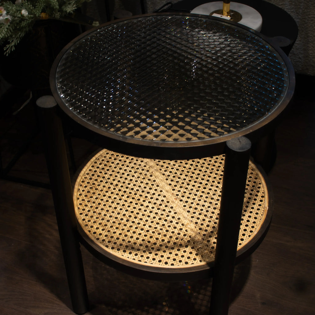 MESA LATERAL DE MADERA, VIDRIO Y RATTAN