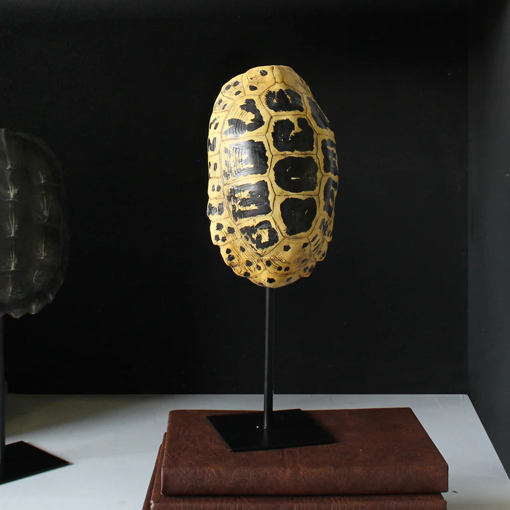 ESCULTURA DECORATIVA CAPARAZÓN DE TORTUGA AMARILLO